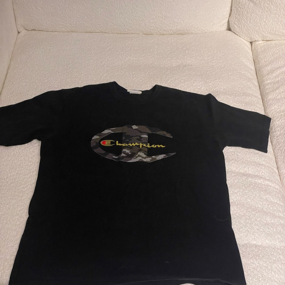 Men’s Champion Shirt. Size L